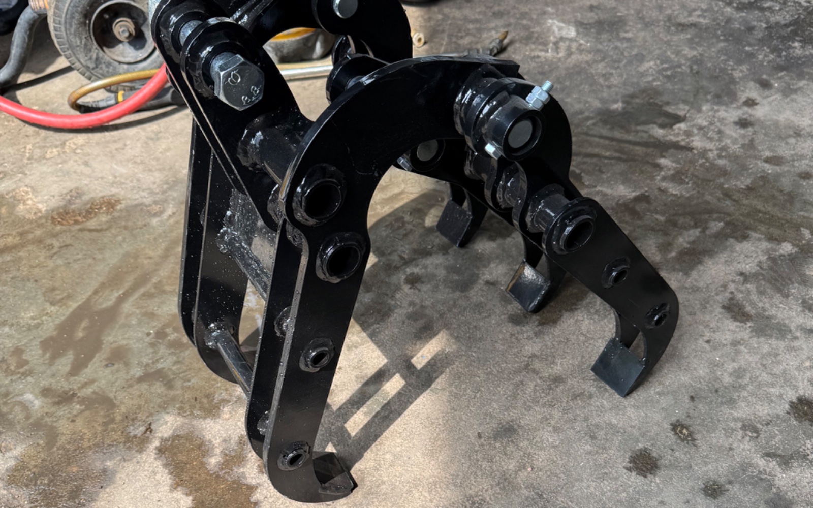 Grapple attachment rental in South Elgin, IL